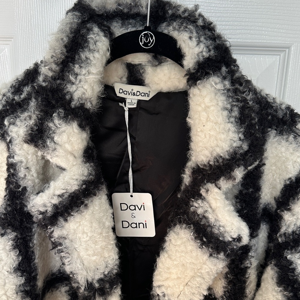 Brand new. DAVI & DANI Black and White Checkered Fuzzy Jacket COMFY! - Picture 3 of 7